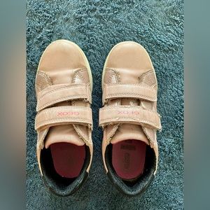 GEOX girls sneakers with velcro closures size 12